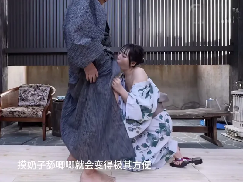 Cùng các cô bạn gái chơi đủ kiểu từ doggy cưỡi ngựa